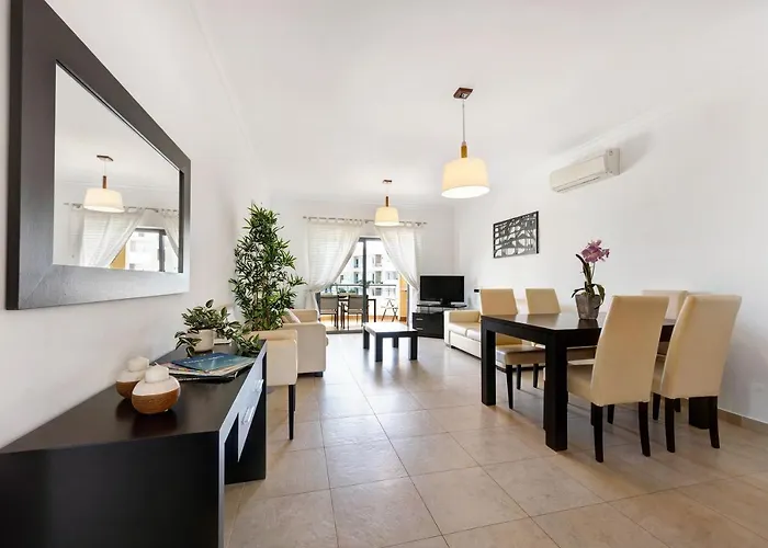 Chez Hélène Et Paulo - *