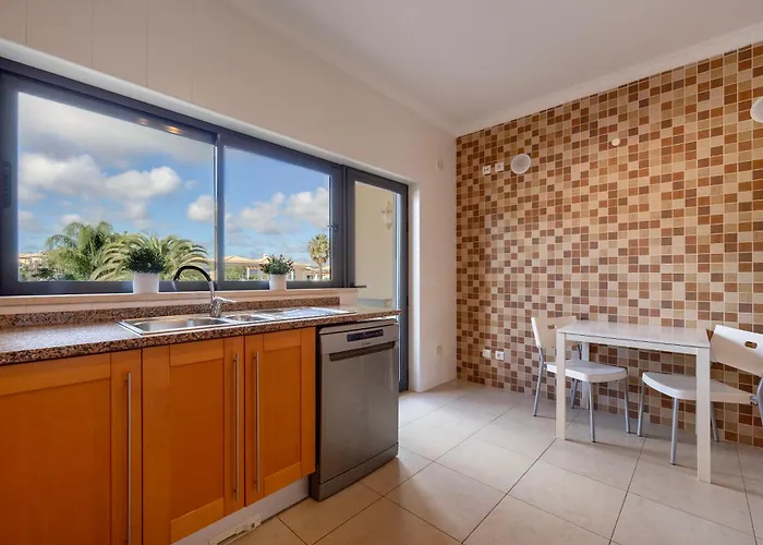 Chez Hélène Et Paulo - *